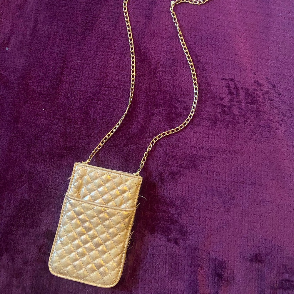 Gold crossbody with chain